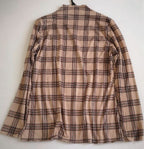 Pantalón con bolsas a los lados con blusa cuello cerrado