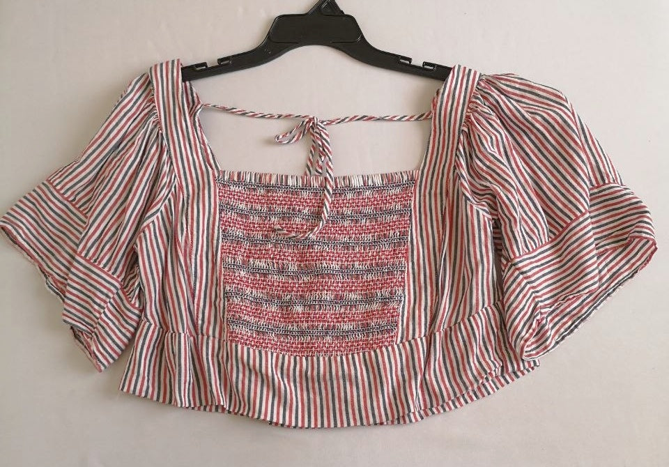 Jeans corte recto con blusa corta ⚓