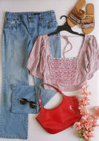 Jeans corte recto con blusa corta ⚓