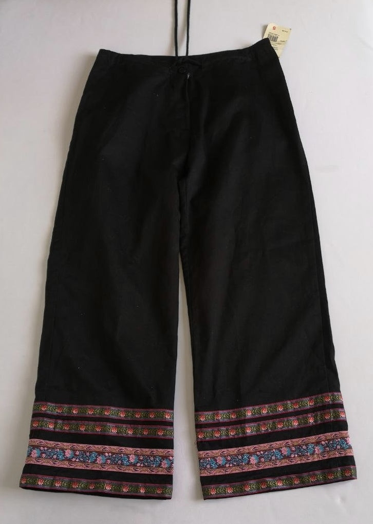 Pantalón nuevo bordado de abajo con blusa de encaje