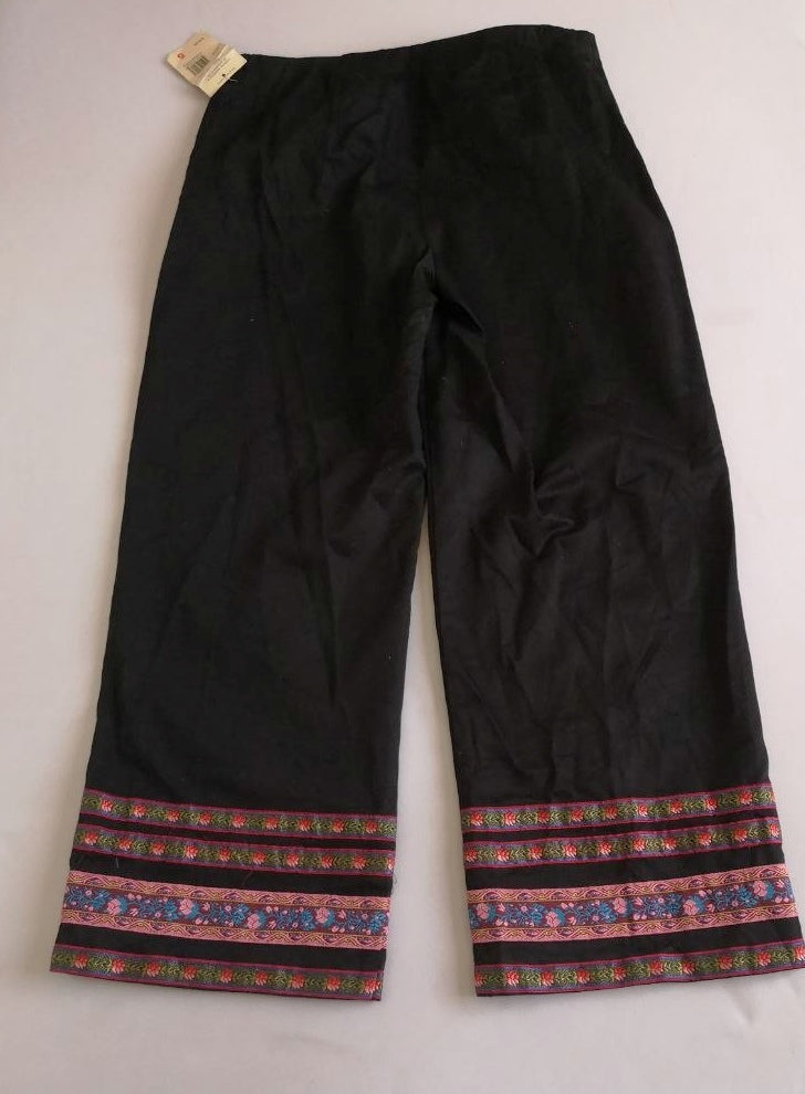 Pantalón nuevo bordado de abajo con blusa de encaje