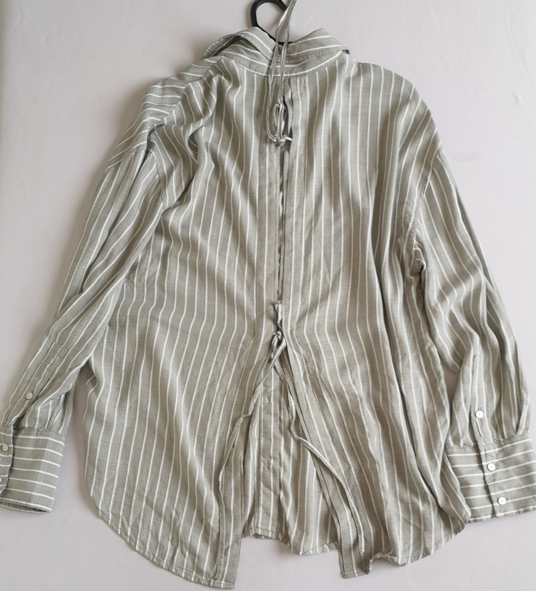 Blusa larga abierta de atrás