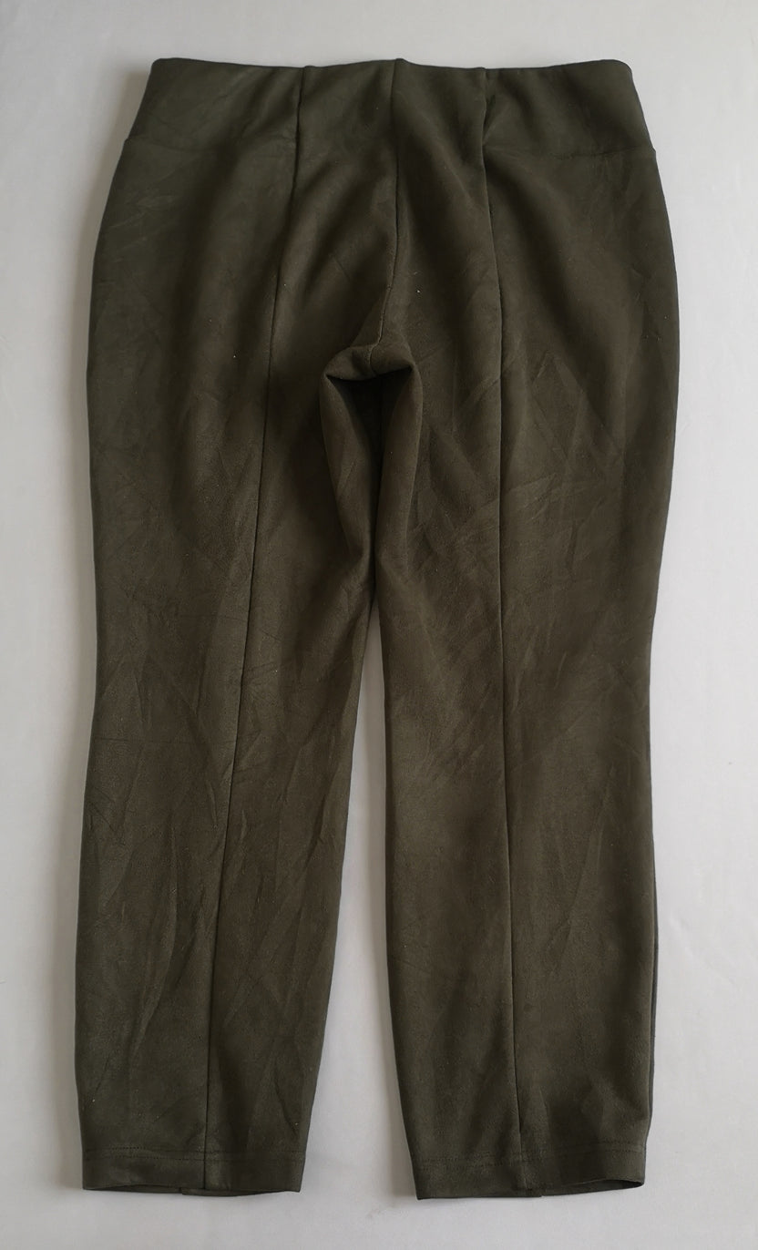 Pantalón tela piel de durazno con blusa estilo cuadrado