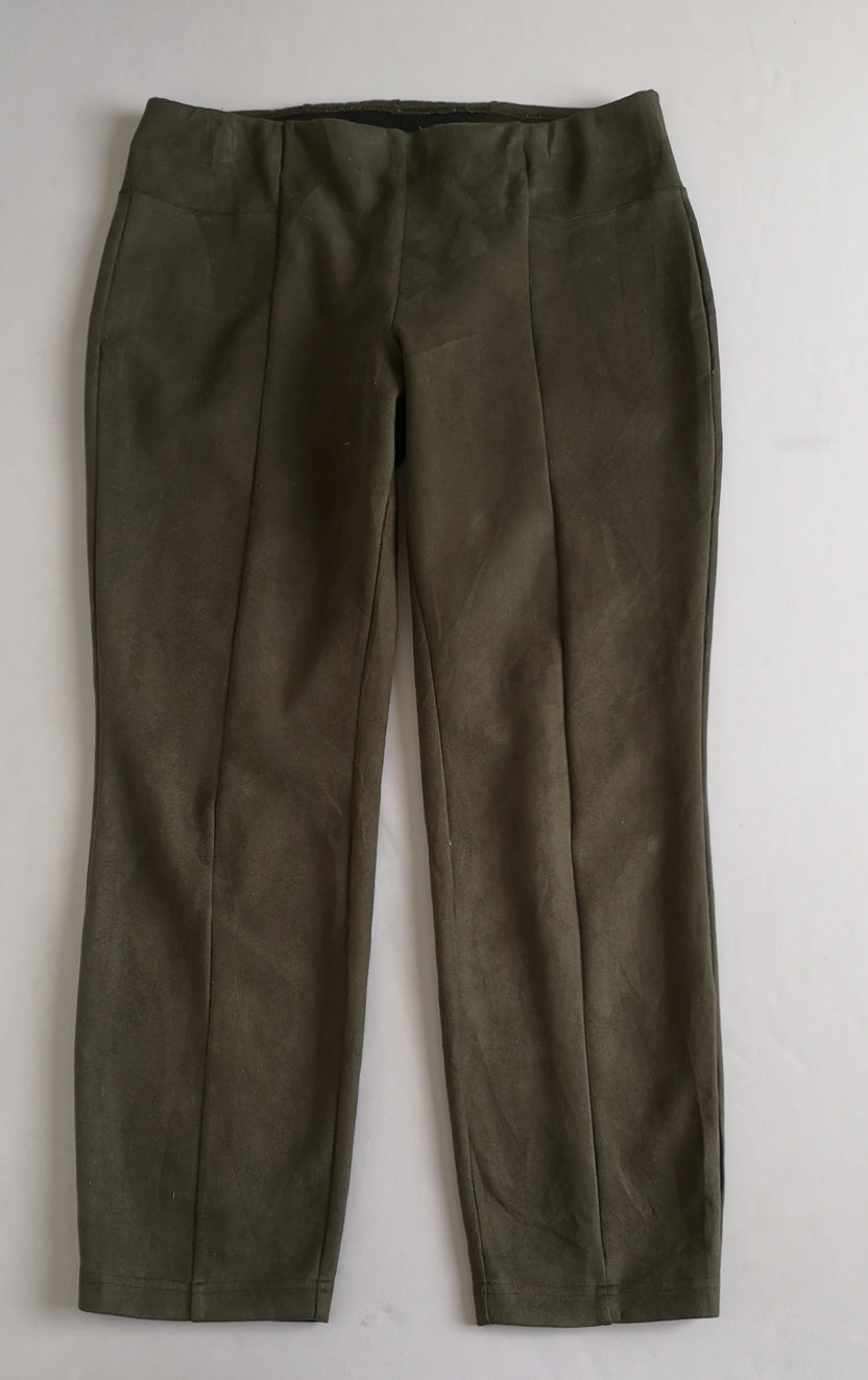 Pantalón tela piel de durazno con blusa estilo cuadrado