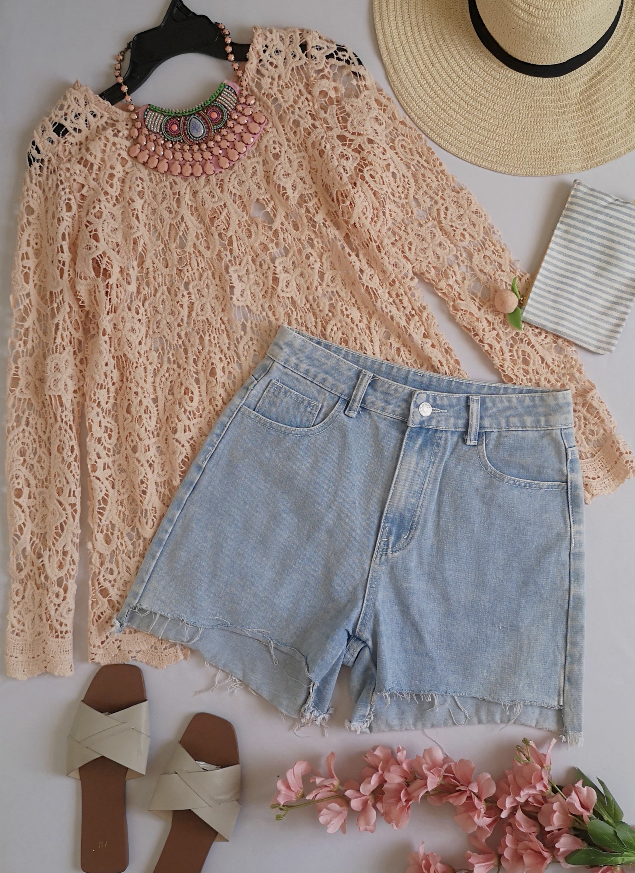 Short cintura alta con blusa abierta de atrás ⚓
