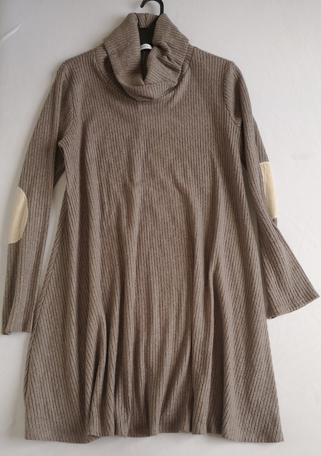Vestido cuello ancho incluye cincho