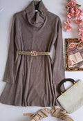 Vestido cuello ancho incluye cincho