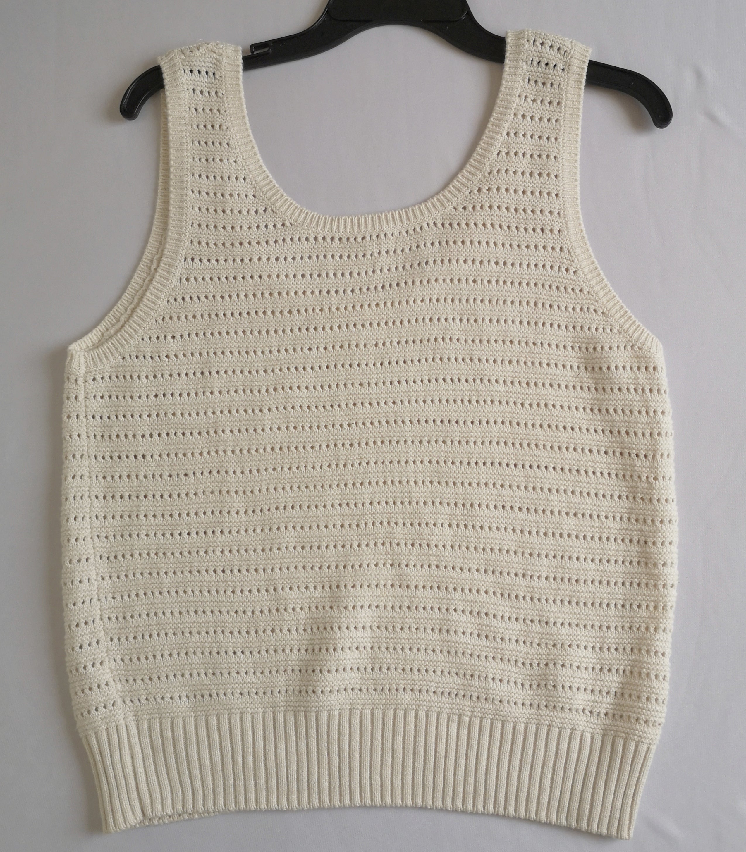 Palazzo con bolsas a los lados y blusa tejida