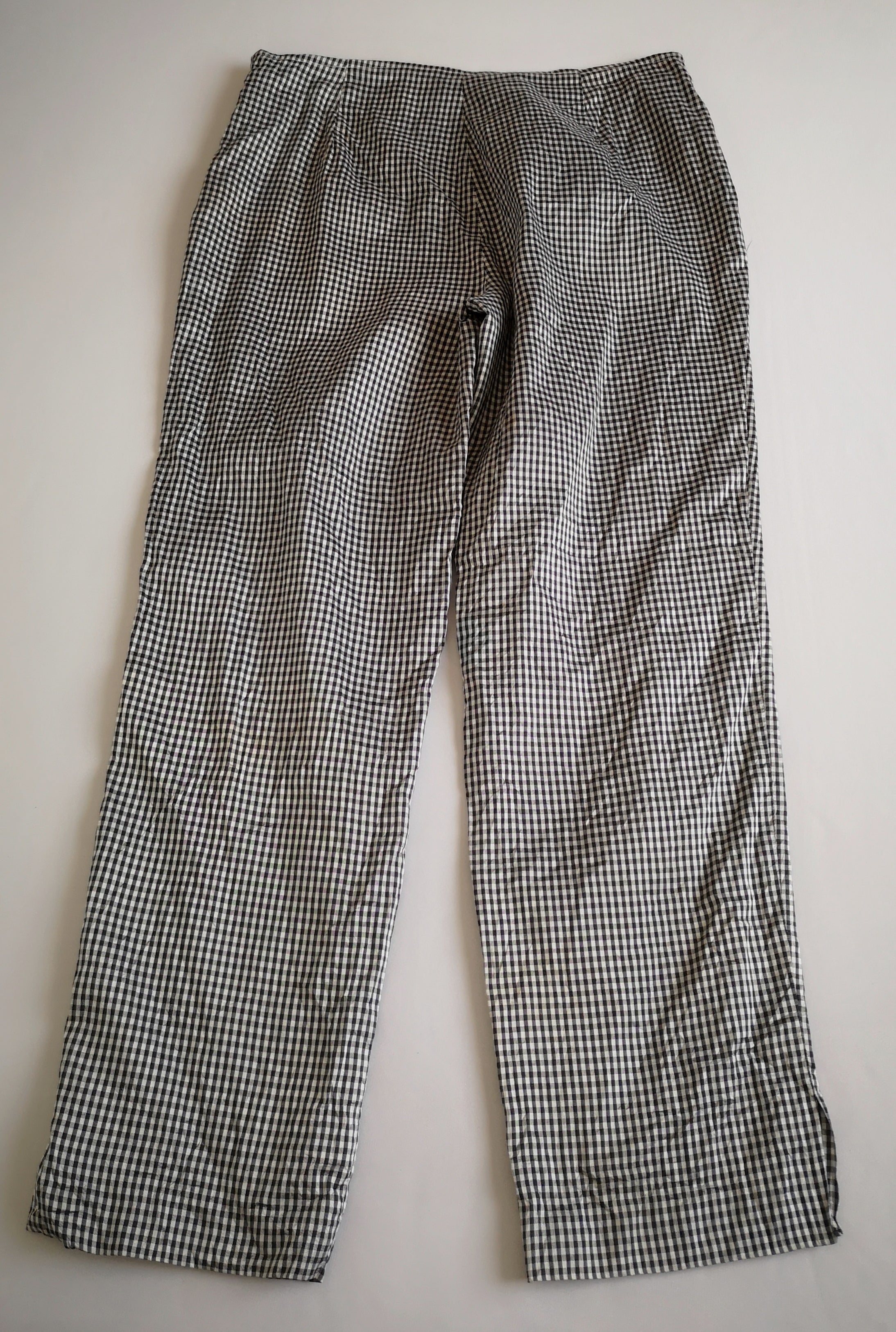Pantalón de seda con suéter