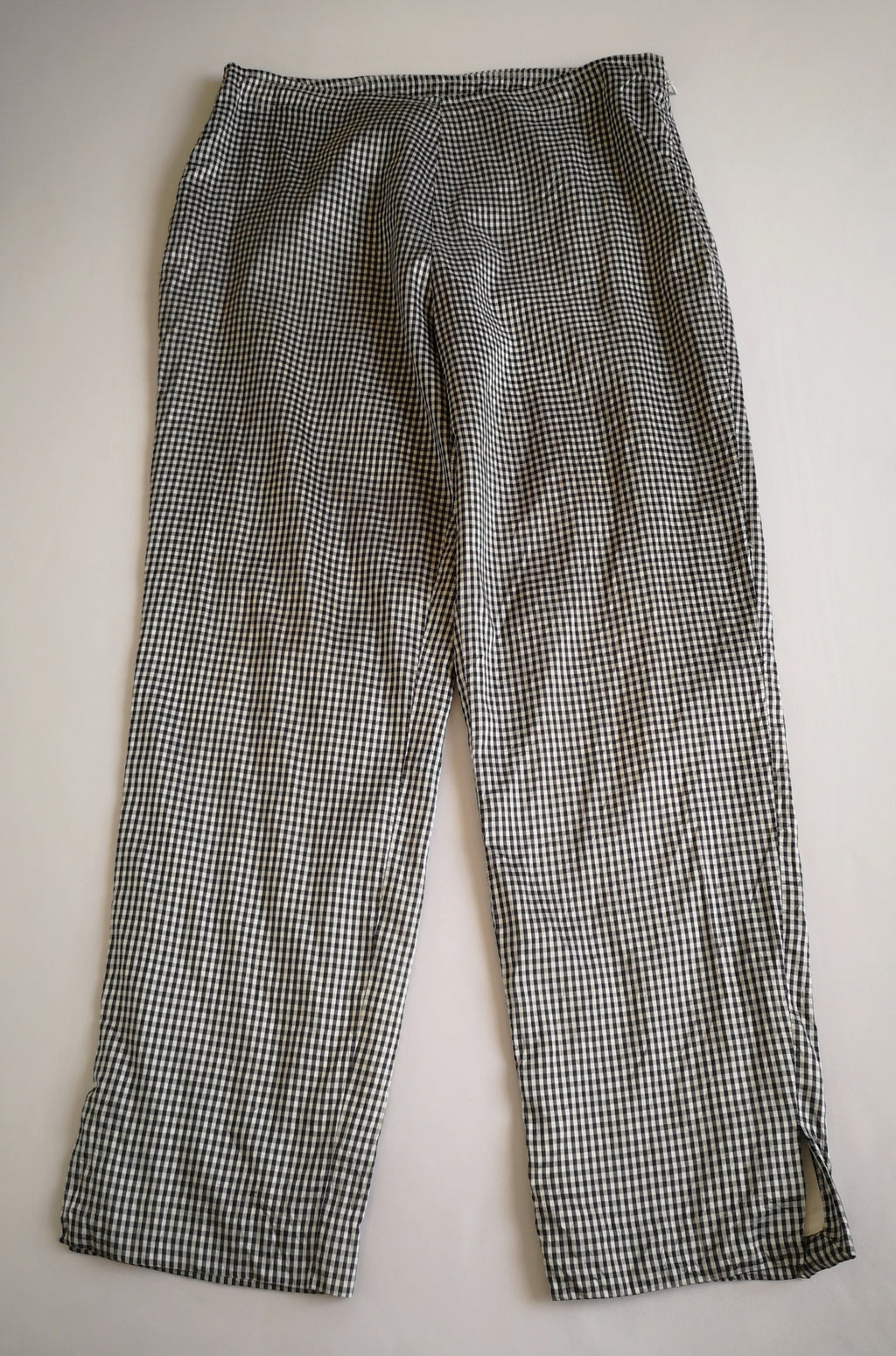 Pantalón de seda con suéter