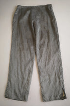 Pantalón de seda con suéter