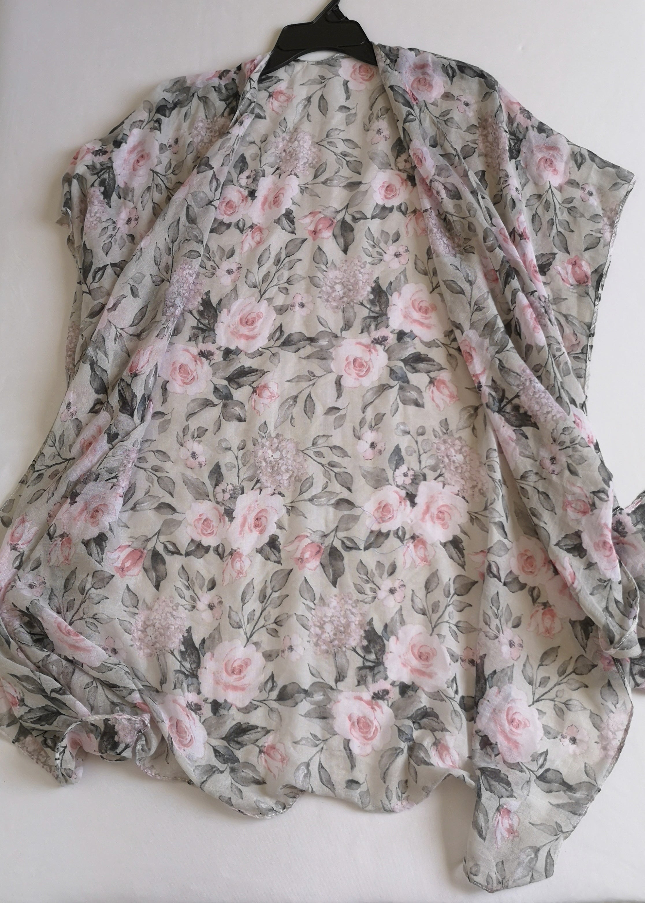 Kimono largo con blusa con cintas a un lado