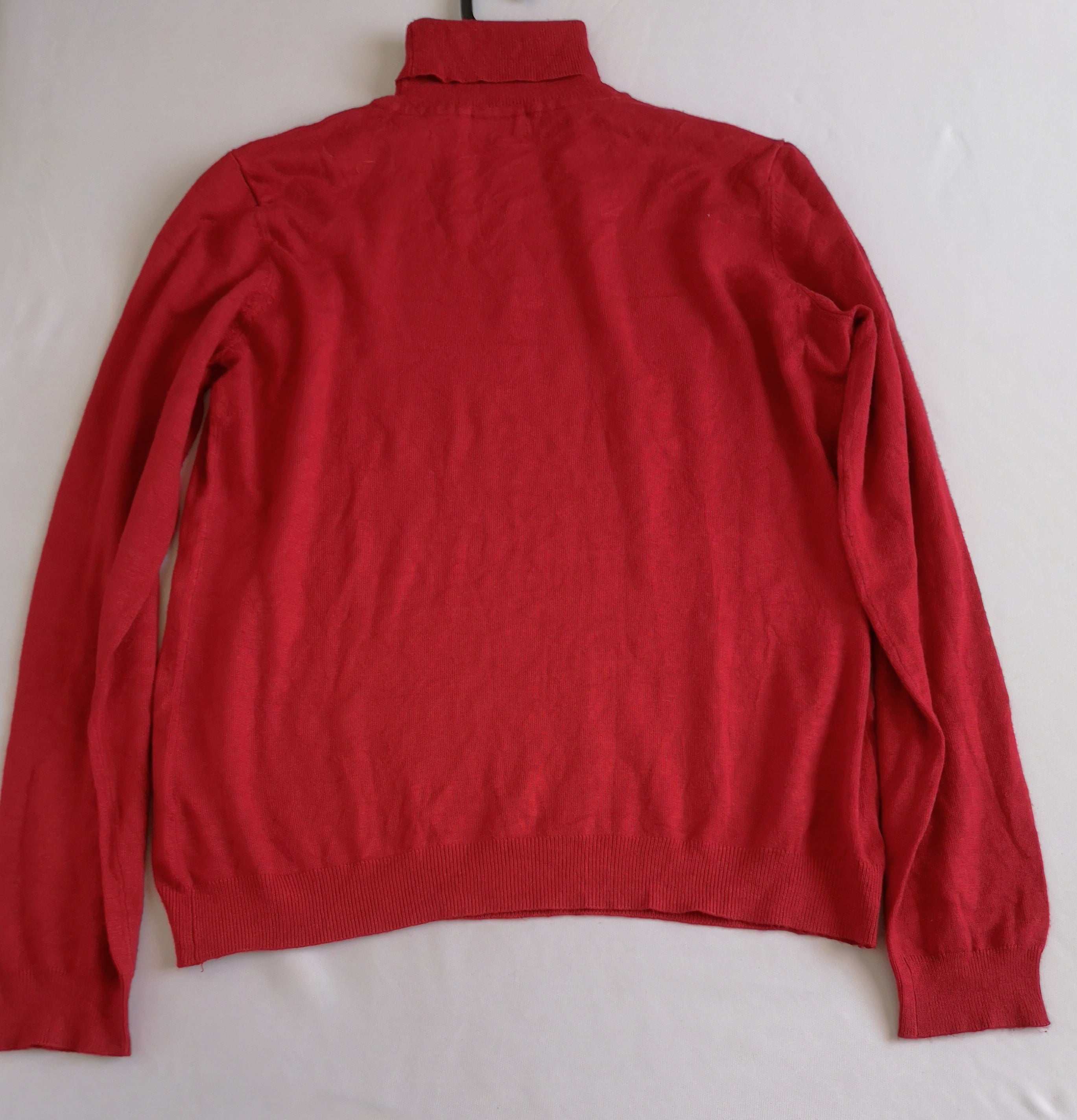Blusa cuello alto y falda con zipper