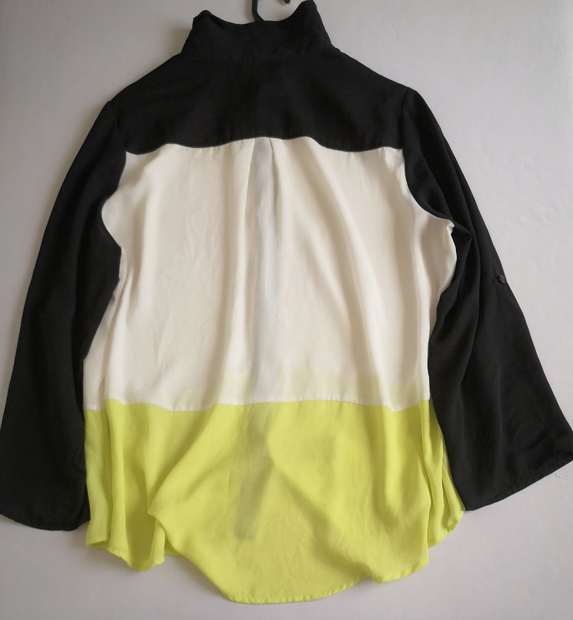 Blusa de chifon con pantalón corte recto