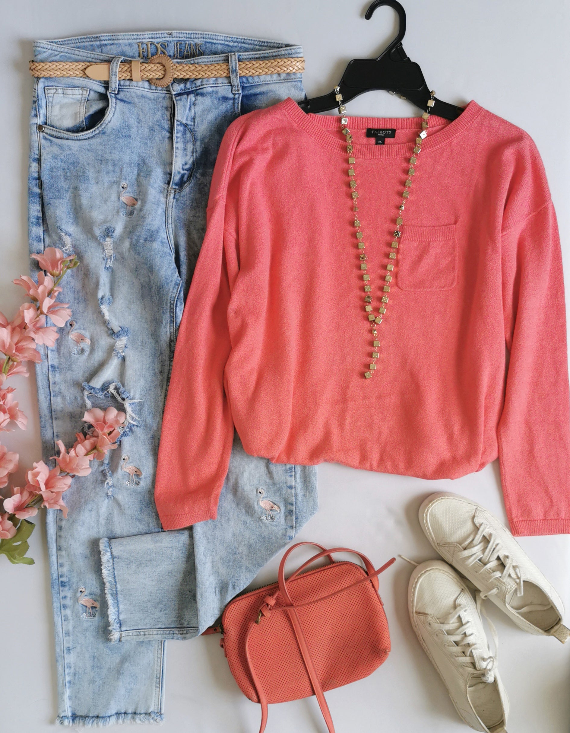 Jeans bordado con blusa
