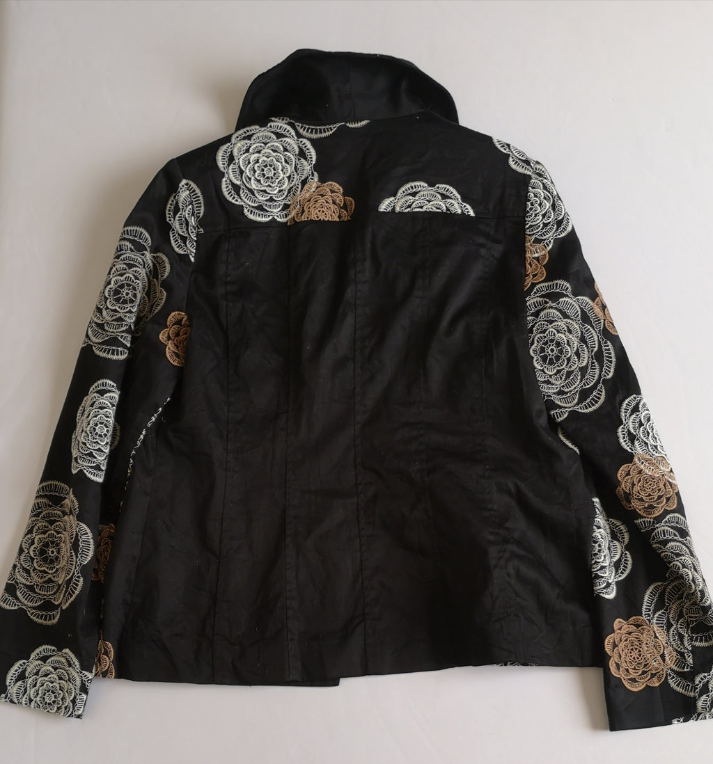 Chaqueta bordada