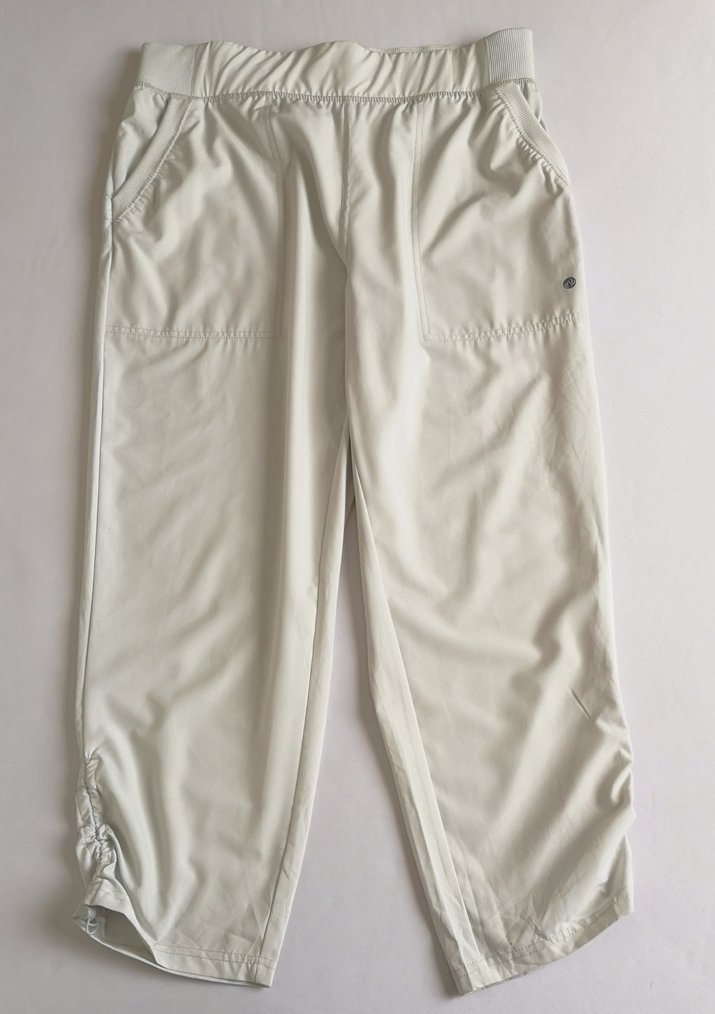 Blusa cuello alto con Pantalón tipo deportivo