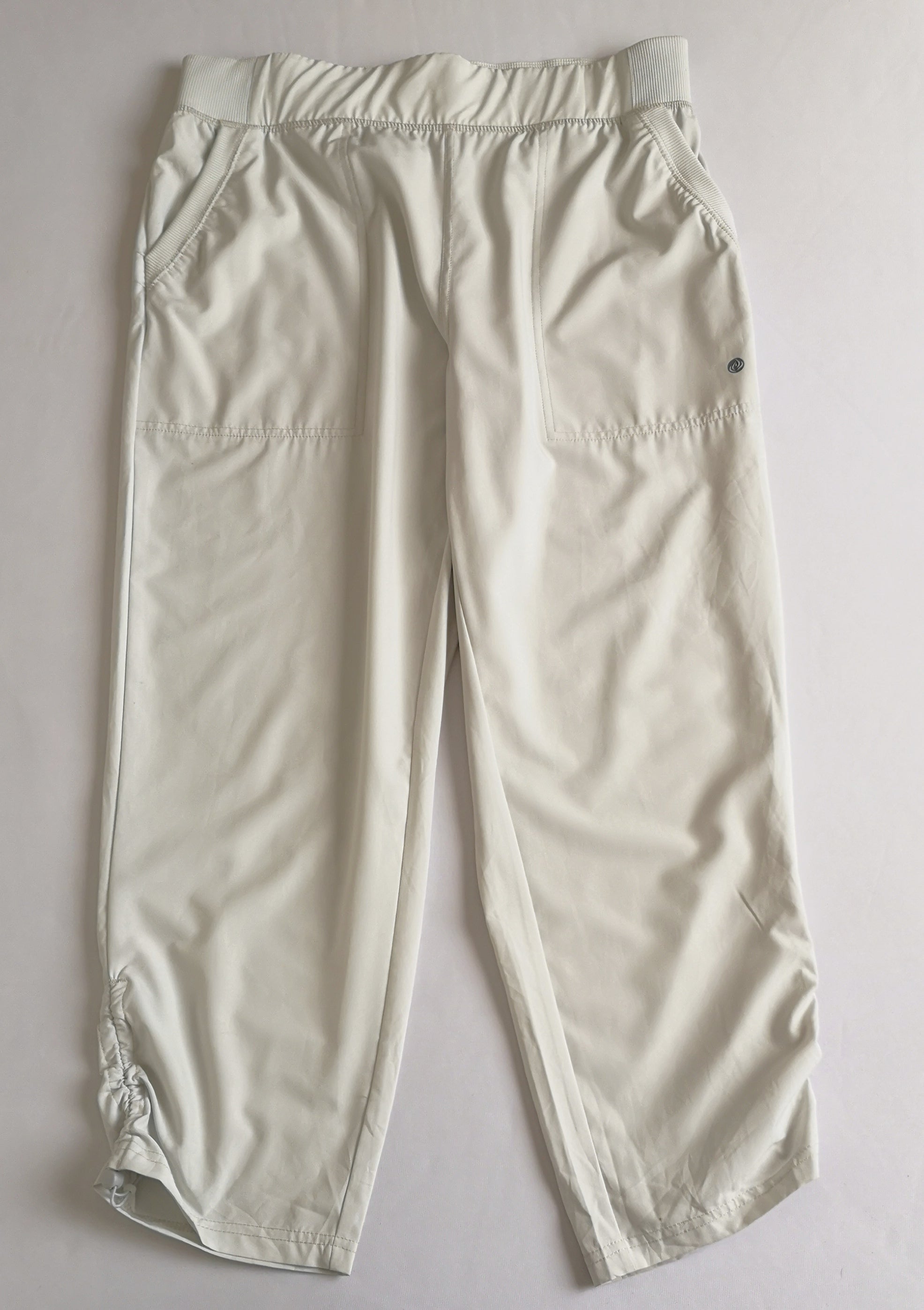 Blusa cuello alto con Pantalón tipo deportivo