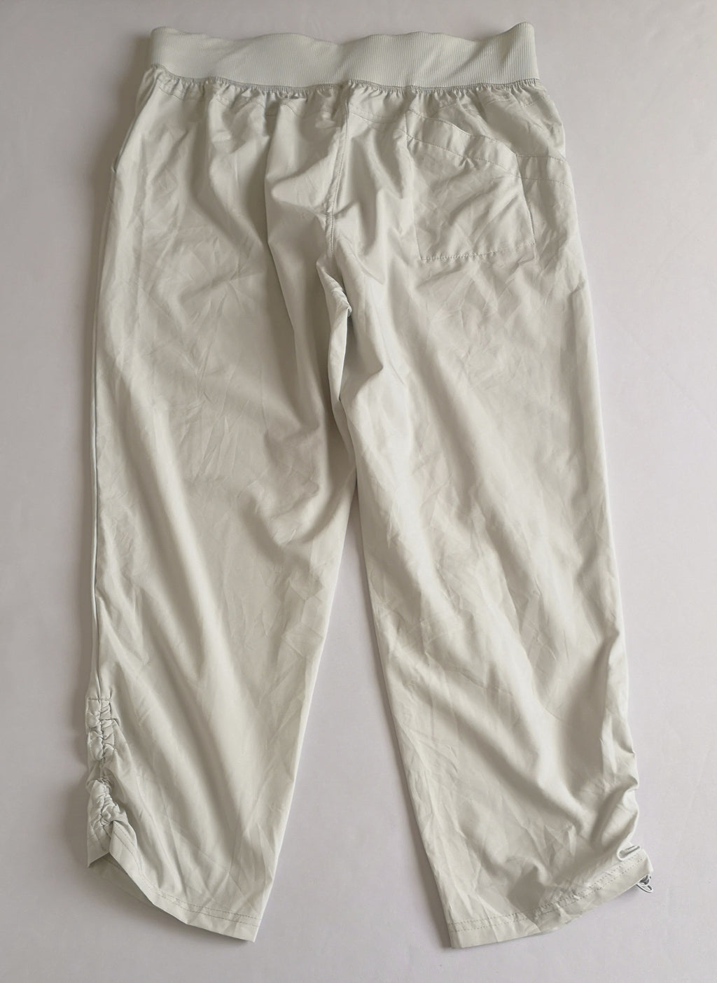 Blusa cuello alto con Pantalón tipo deportivo