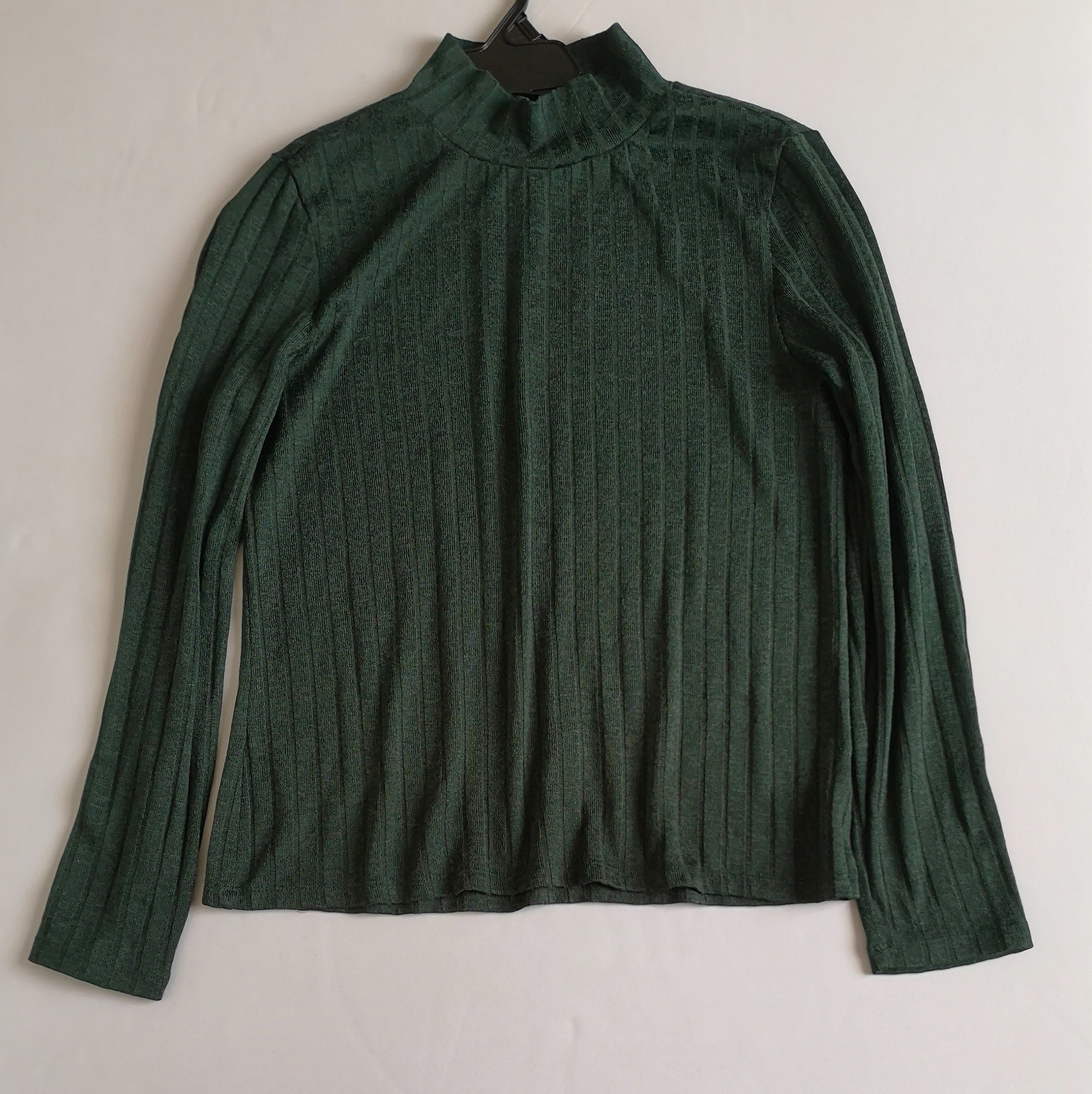 Blusa cuello alto con Pantalón tipo deportivo