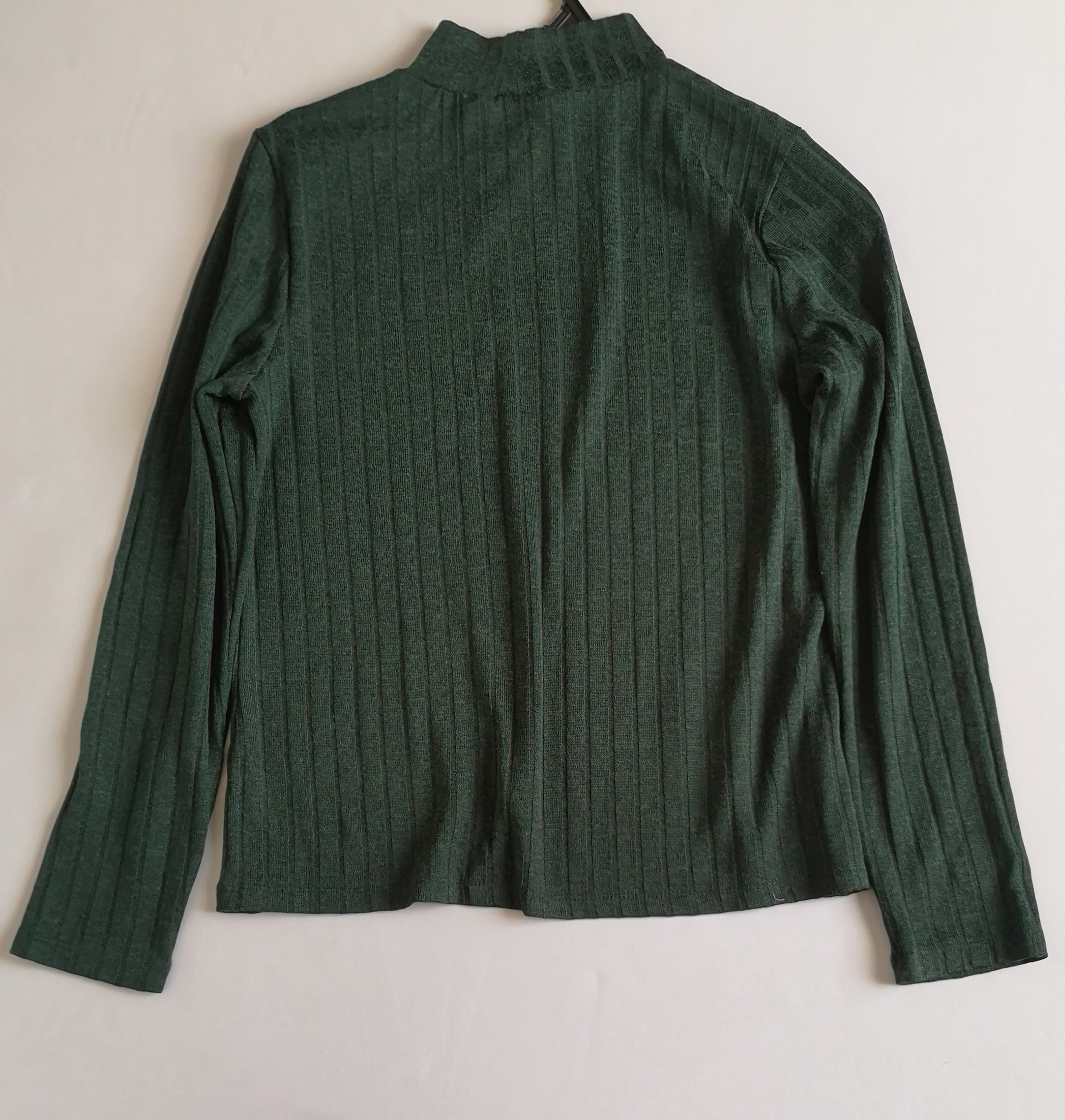 Blusa cuello alto con Pantalón tipo deportivo