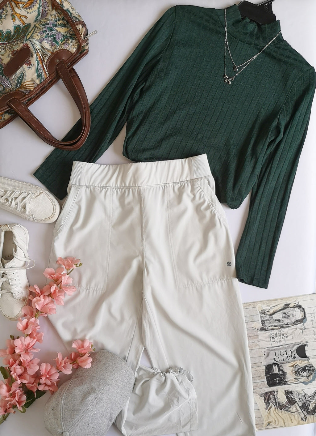 Blusa cuello alto con Pantalón tipo deportivo