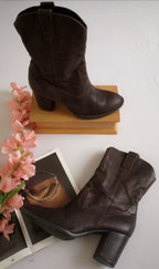 Botines tipo vaquero