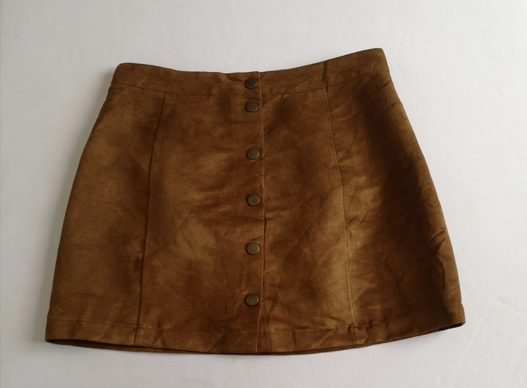 Blusa corta y falda con botones adelante