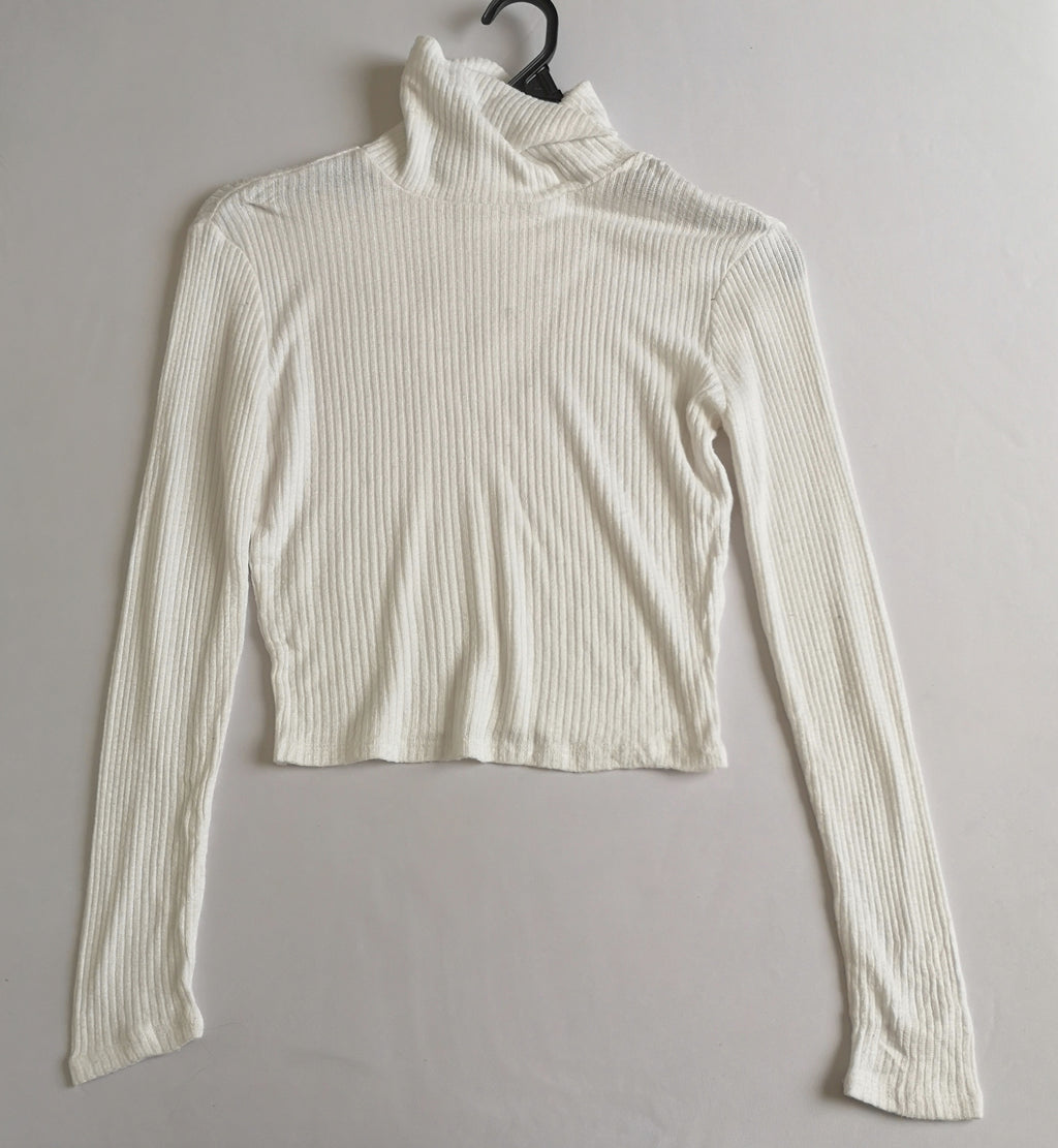 Blusa corta y falda con botones adelante