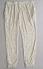 Pantalón tipo pans y suéter cuello ancho