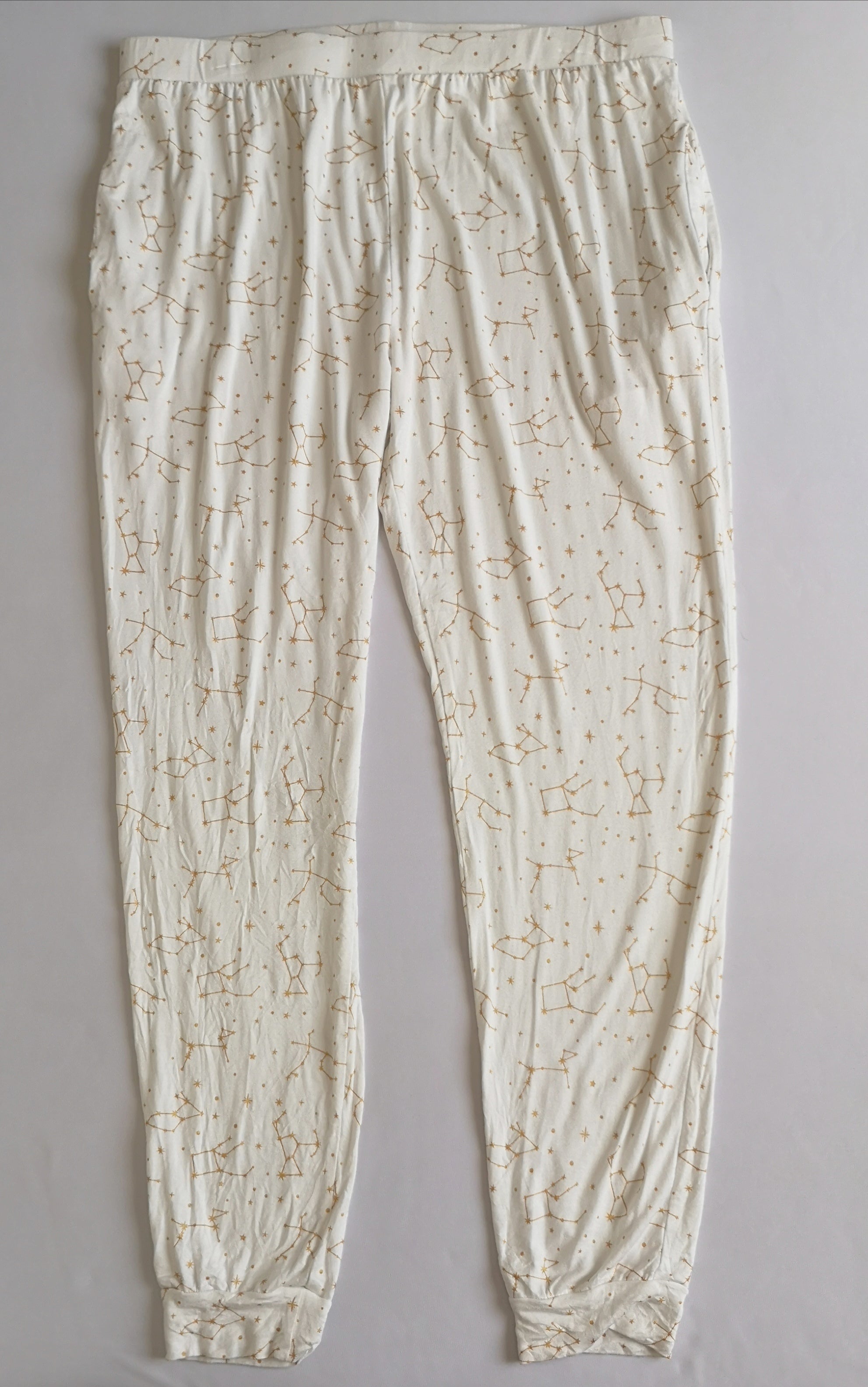 Pantalón tipo pans y suéter cuello ancho