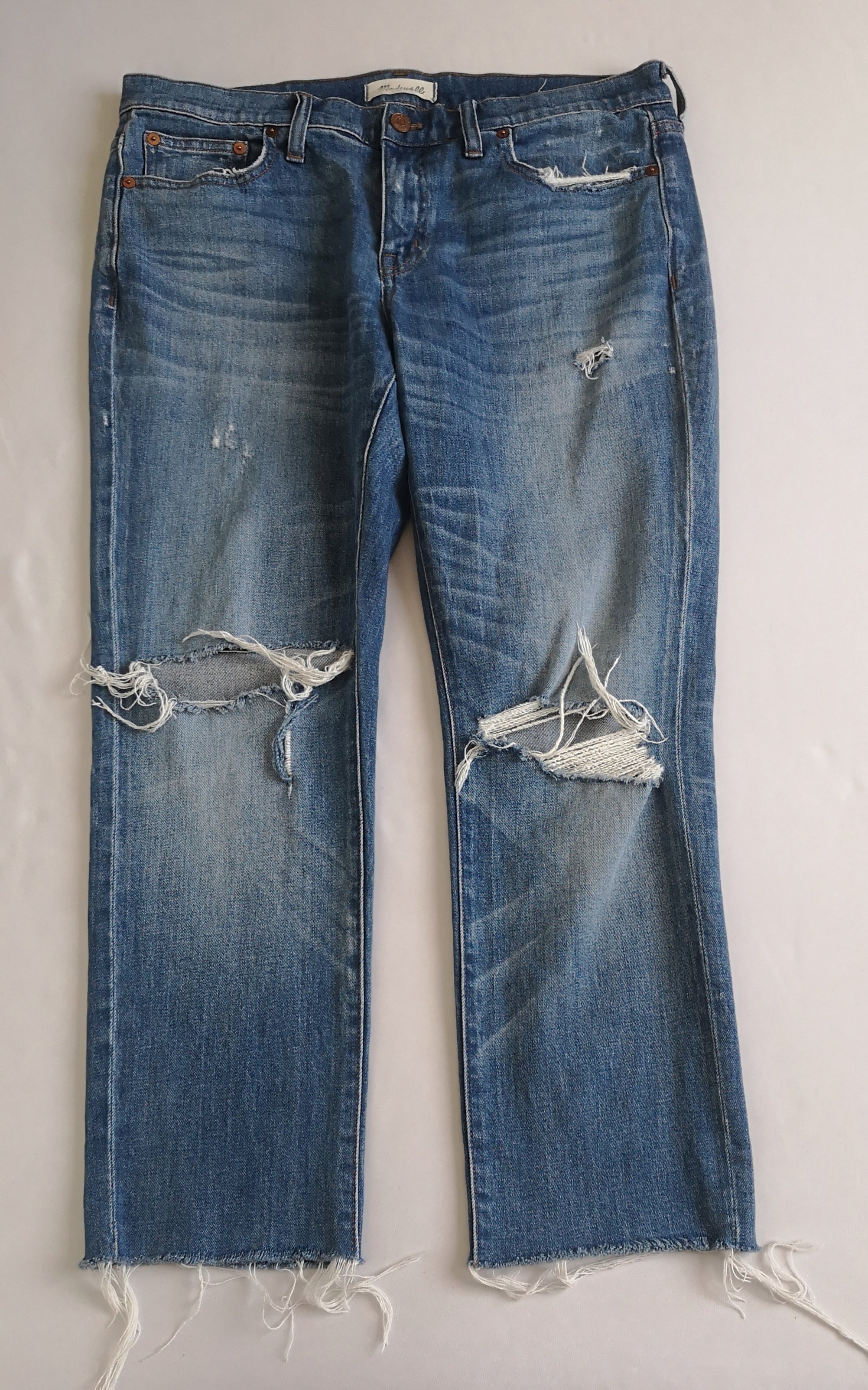 Jeans corte recto rasgado con chaleco ⚓
