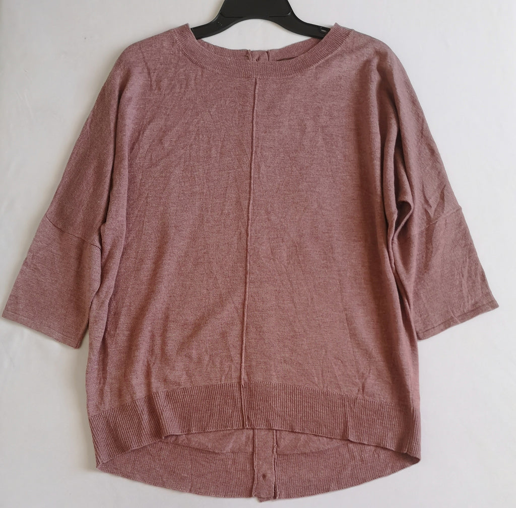Pantalón tela piel de durazno y blusa con botones atrás