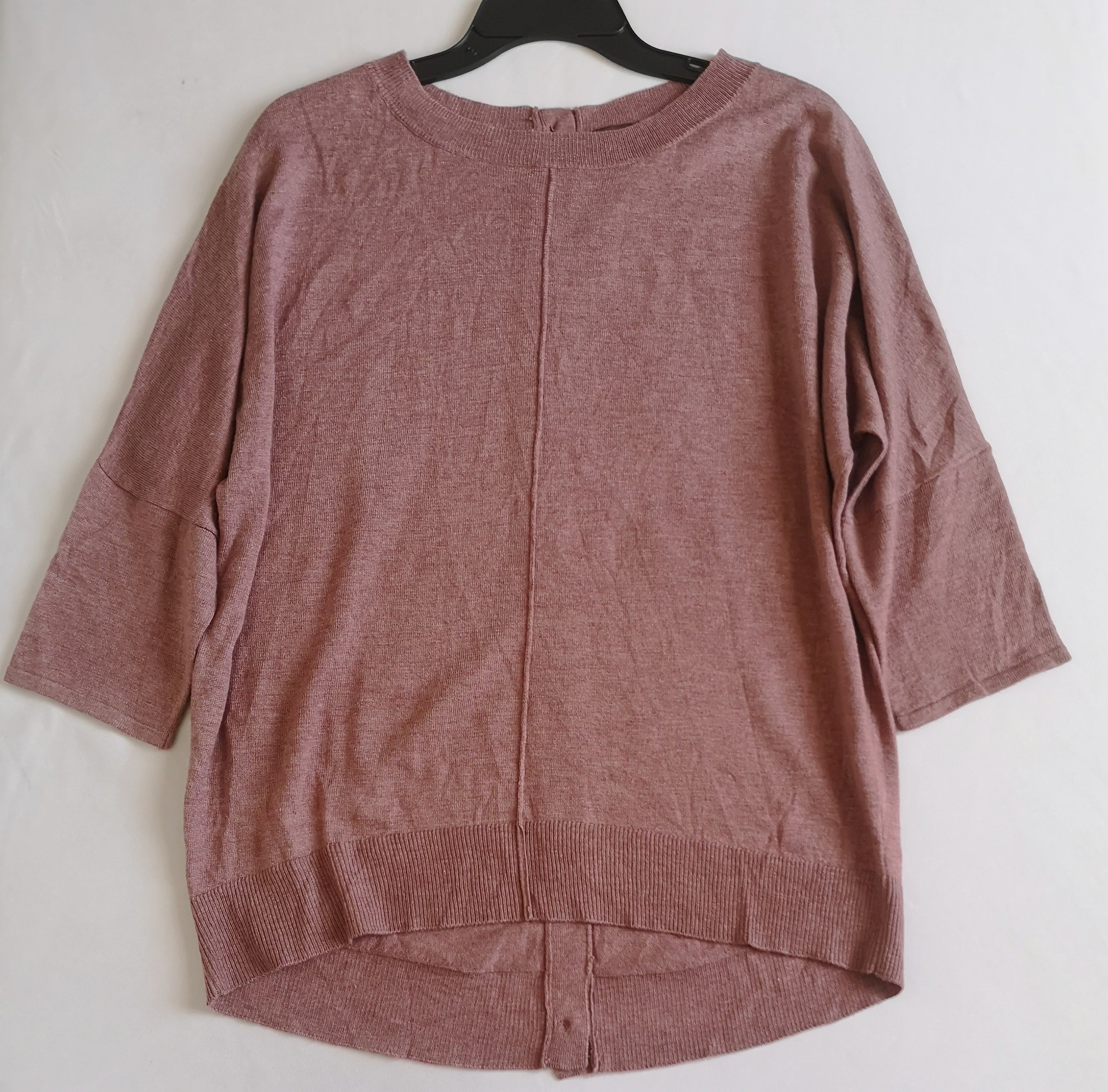 Pantalón tela piel de durazno y blusa con botones atrás