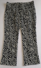Blusa holgada de abajo y pantalón corte recto