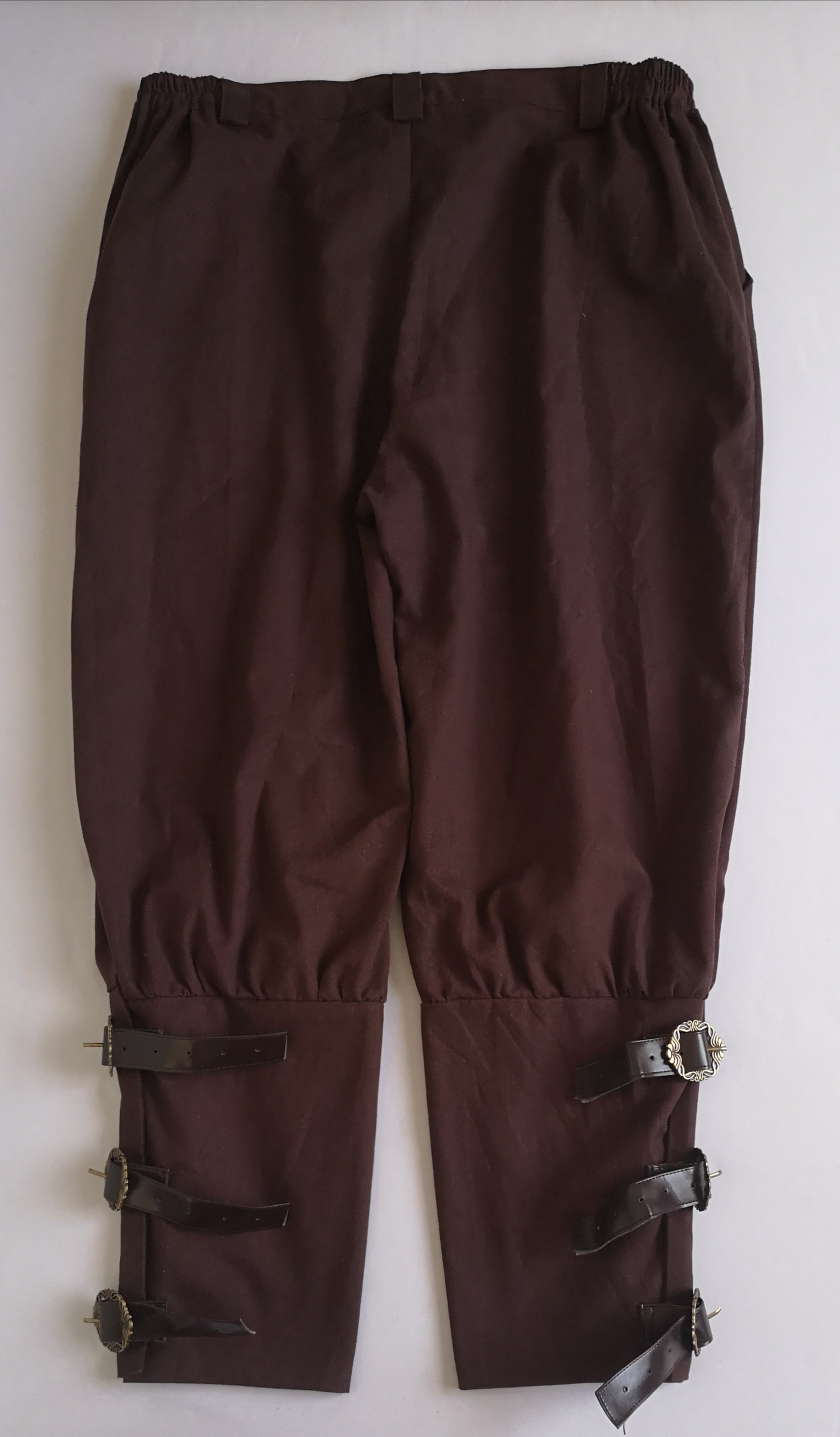 Pantalón bombacho con sueter liviano
