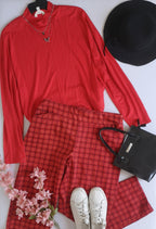 Blusa cuello cerrado con pantalón corte recto
