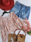 Short con blusa cuello cuadrado