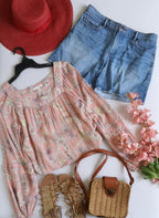 Short con blusa cuello cuadrado