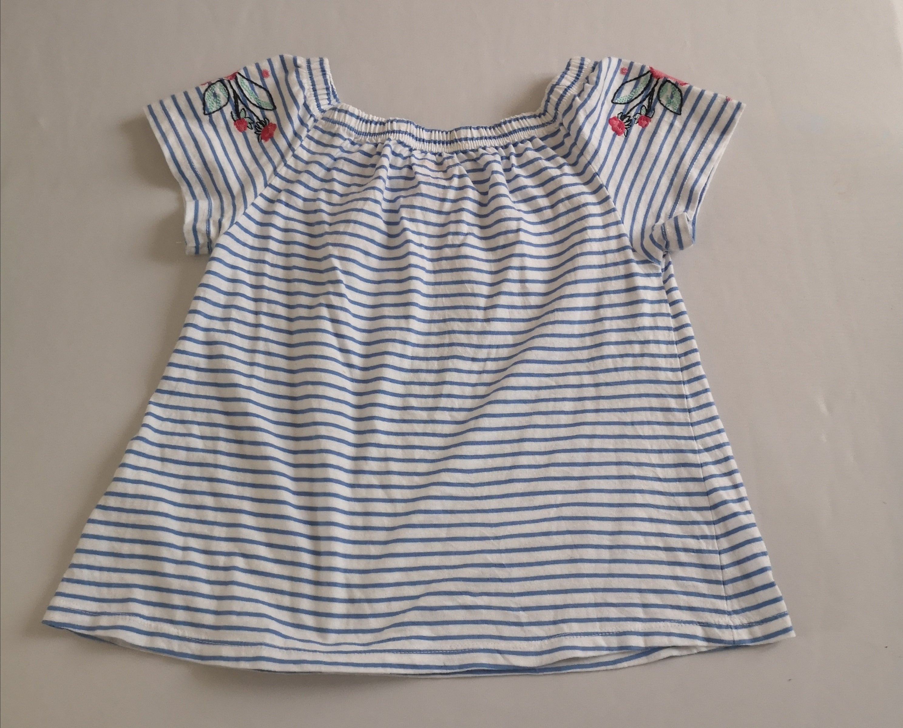 Jeans skinny y blusa con elástico arriba