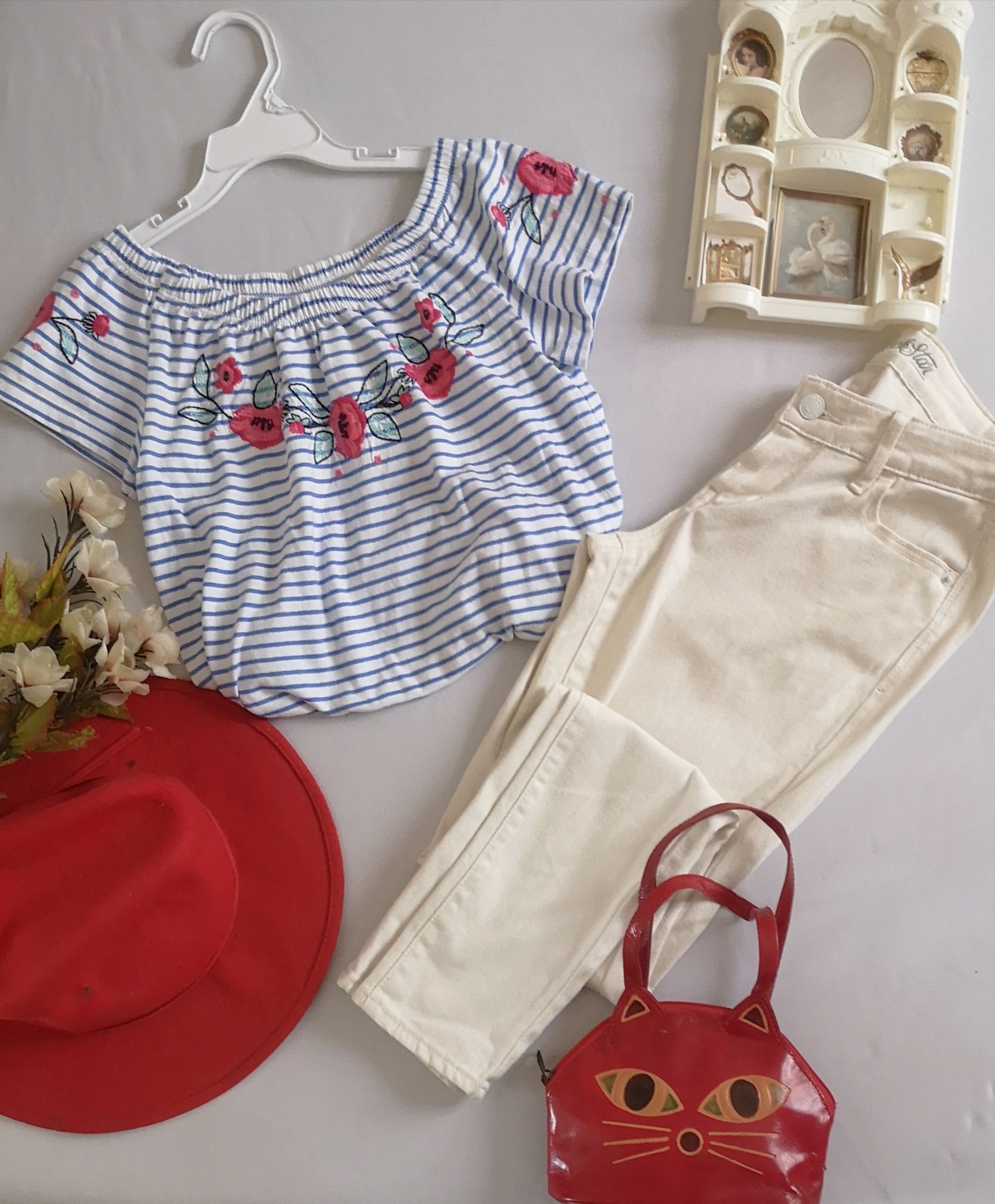 Jeans skinny y blusa con elástico arriba