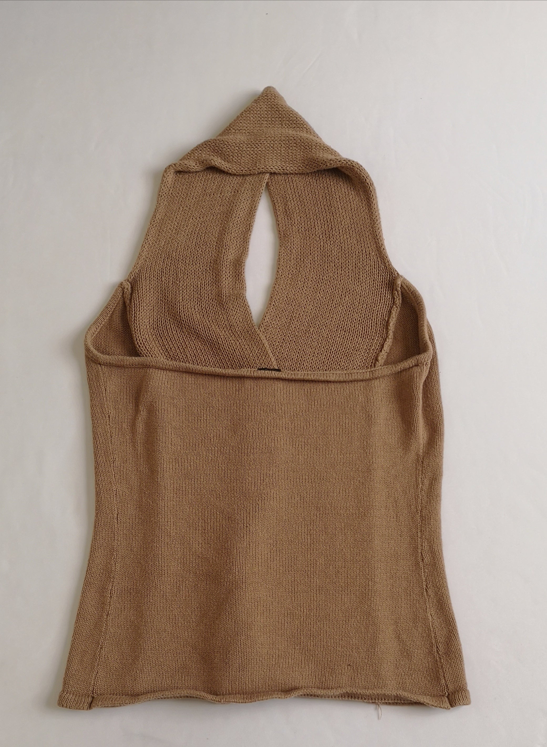 Chaleco abierto de atrás con blusa de tul