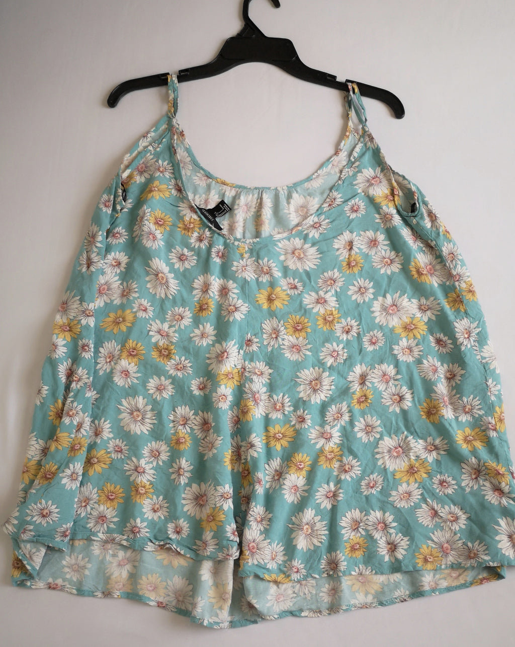 Pantalón con bolsas a los lados y blusa de tirantes larga ❤️