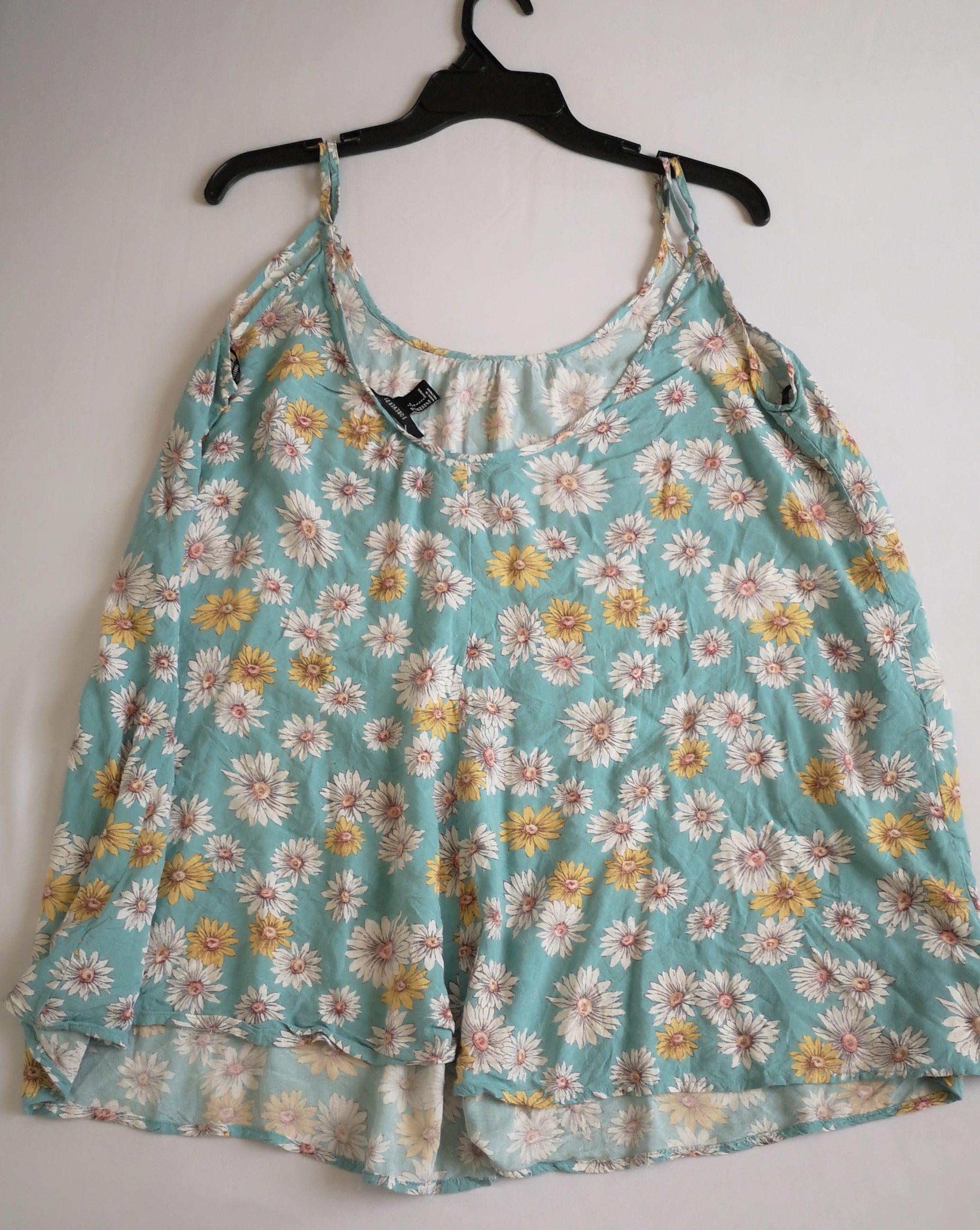 Pantalón con bolsas a los lados y blusa de tirantes larga ❤️