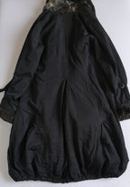 Abrigo con botones adelante tipo impermeable