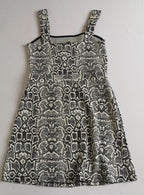 Vestido con botones adelante y blusa de seda con moño