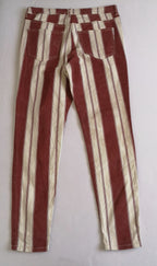 Pantalón skinny con blusa estilo ancho