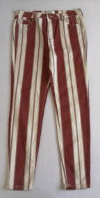 Pantalón skinny con blusa estilo ancho