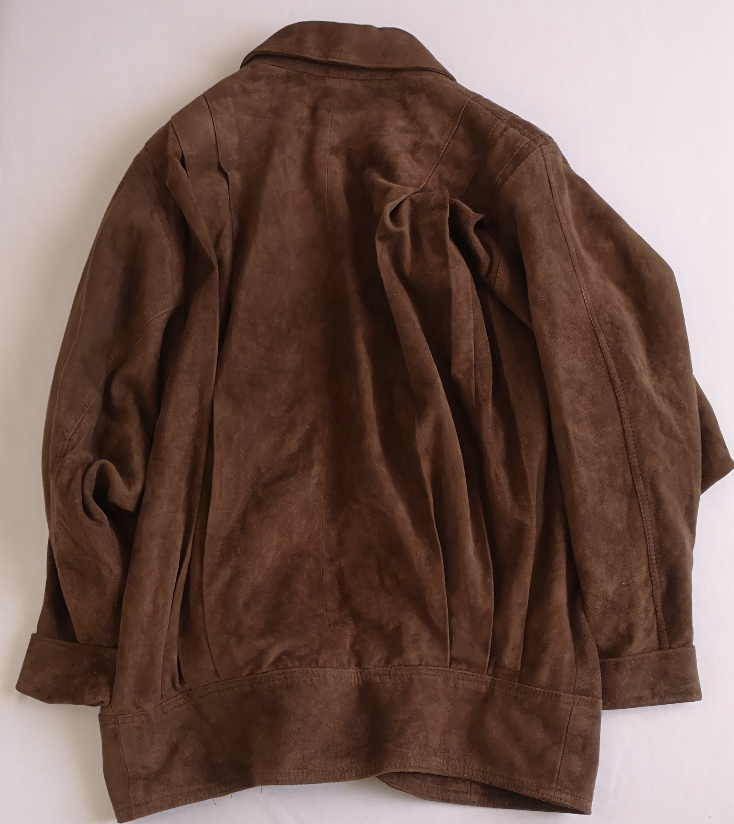 Chaqueta de cuero con paletones