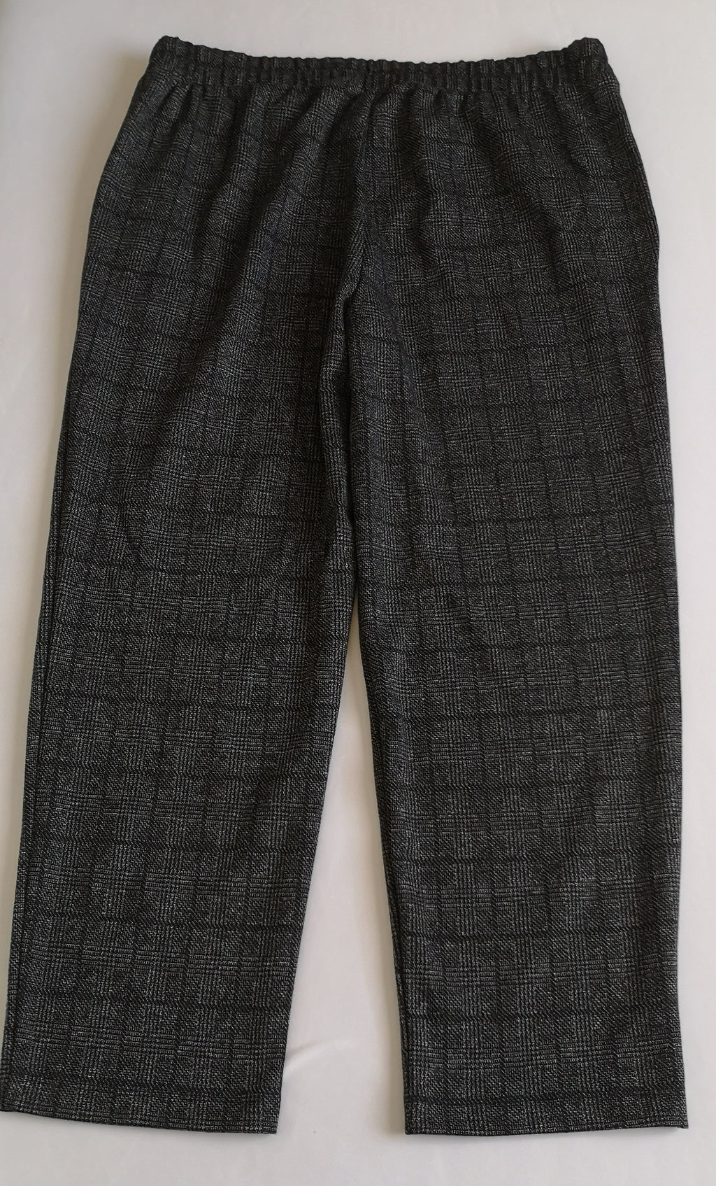 Sueter cuello ancho con pantalón tipo jogger